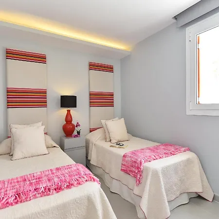 Villa Playa Del Ingles Vista Luxury Retreat In Gran Canaria Private Heated Pool Garden Terrace Bbq Rooftop Solarium With Sea Views Prime,