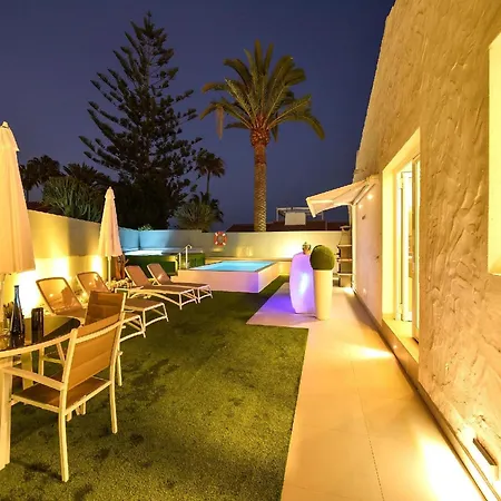 Playa Del Ingles Vista Luxury Retreat In Gran Canaria Private Heated Pool Garden Terrace Bbq Rooftop Solarium With Sea Views Prime, Las Palmas de Gran Canaria