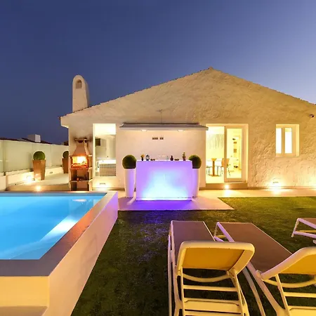 Playa Del Ingles Vista Luxury Retreat In Gran Canaria Private Heated Pool Garden Terrace Bbq Rooftop Solarium With Sea Views Prime, Villa