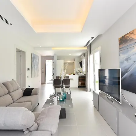 빌라 Playa Del Ingles Vista Luxury Retreat In Gran Canaria Private Heated Pool Garden Terrace Bbq Rooftop Solarium With Sea Views Prime, 라스팔마스
