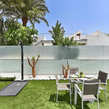 Playa Del Ingles Vista Luxury Retreat In Gran Canaria Private Heated Pool Garden Terrace Bbq Rooftop Solarium With Sea Views Prime, Las Palmas de Gran Canaria