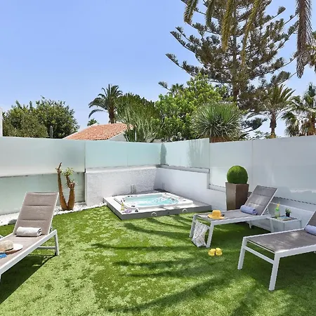 Playa Del Ingles Vista Luxury Retreat In Gran Canaria Private Heated Pool Garden Terrace Bbq Rooftop Solarium With Sea Views Prime,
