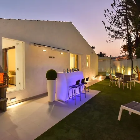Villa Playa Del Ingles Vista Luxury Retreat In Gran Canaria Private Heated Pool Garden Terrace Bbq Rooftop Solarium With Sea Views Prime, Las Palmas de Gran Canaria