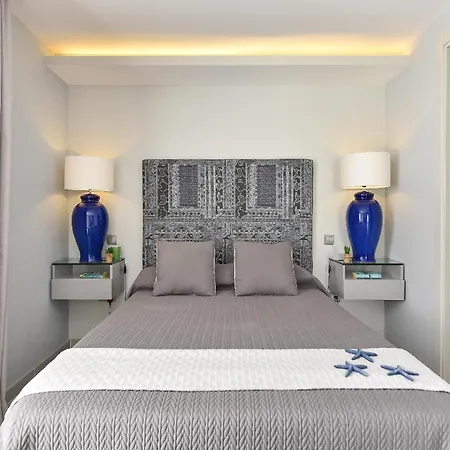 Playa Del Ingles Vista Luxury Retreat In Gran Canaria Private Heated Pool Garden Terrace Bbq Rooftop Solarium With Sea Views Prime, Las Palmas de Gran Canaria