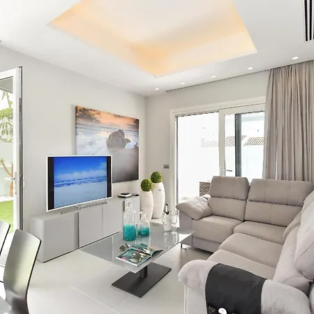 Villa Playa Del Ingles Vista Luxury Retreat In Gran Canaria Private Heated Pool Garden Terrace Bbq Rooftop Solarium With Sea Views Prime,