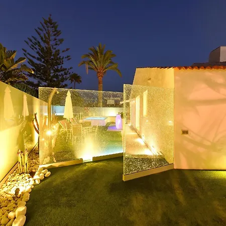 Playa Del Ingles Vista Luxury Retreat In Gran Canaria Private Heated Pool Garden Terrace Bbq Rooftop Solarium With Sea Views Prime, Las Palmas / Gran Canaria
